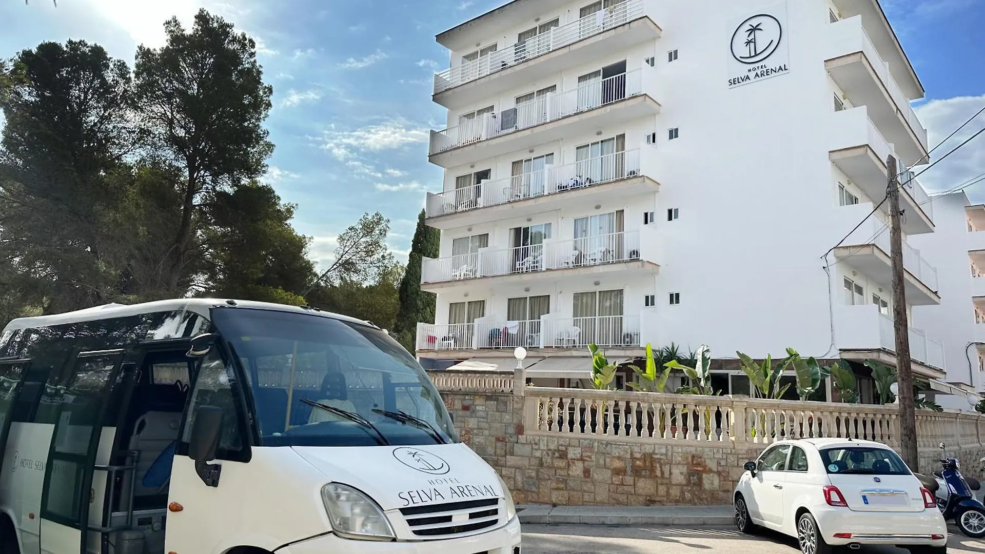 Hotel Selva Arenal contacts